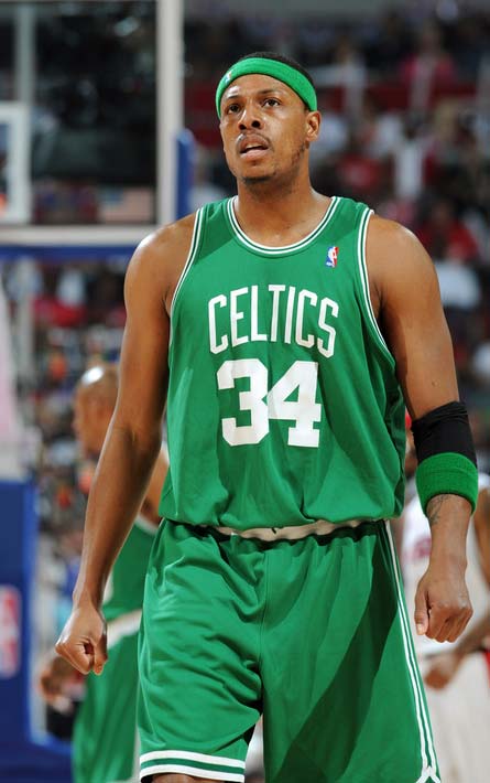 国脚庆祝破门动作刷屏社交媒体（国脚破门庆祝动作火遍社交平台）