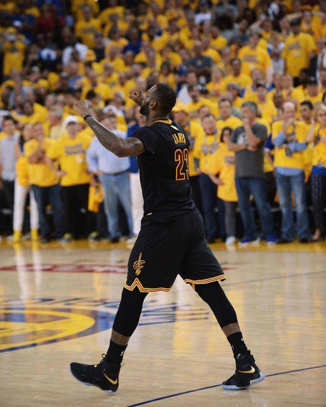 步行者和公牛均陷入困境，争夺季后赛资格，形势严峻。（步行者与公牛状态低迷，季后赛门票之争愈发艰难）