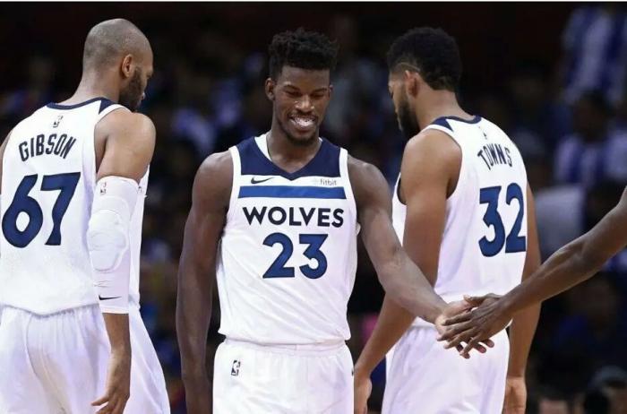 赵佳楠：我们拥有全世界最好的球迷，非常感谢大连球迷的支持（赵佳楠：我们的球迷是世界顶级，感谢大连球迷的一路支持）