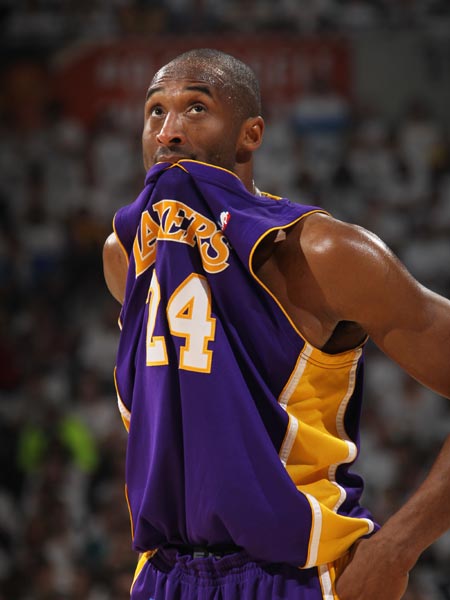 说了啥？卢克曼在被换下时与主教练尤里奇发生口角冲突（被换下不满，卢克曼与主帅尤里奇场边爆发口角）