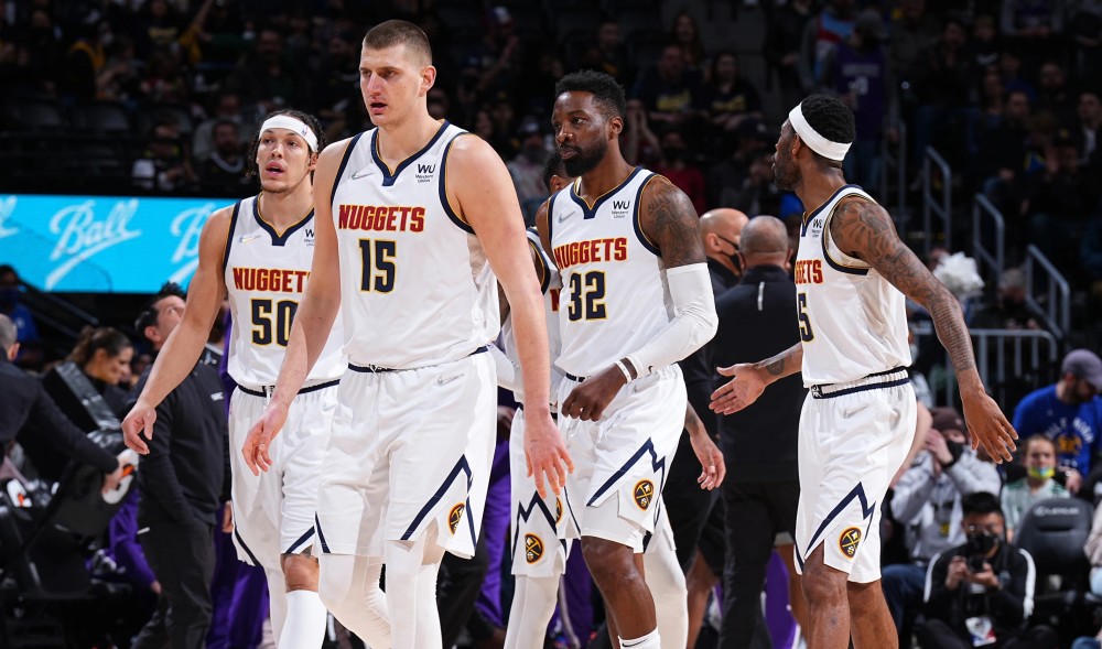 世体：巴塞罗那市长将来诺坎普看比赛，预留主席台第一排位置（世体：巴塞罗那市长将赴诺坎普观赛，主席包厢首排座已预留）