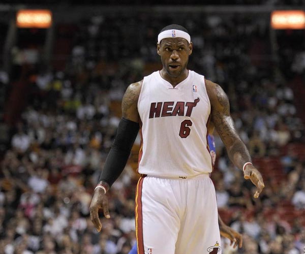 次节前7次出手全部命中！杜兰特半场21分4篮板5助攻（第二节开局7投全中，杜兰特半场砍下21分4篮板5助攻）